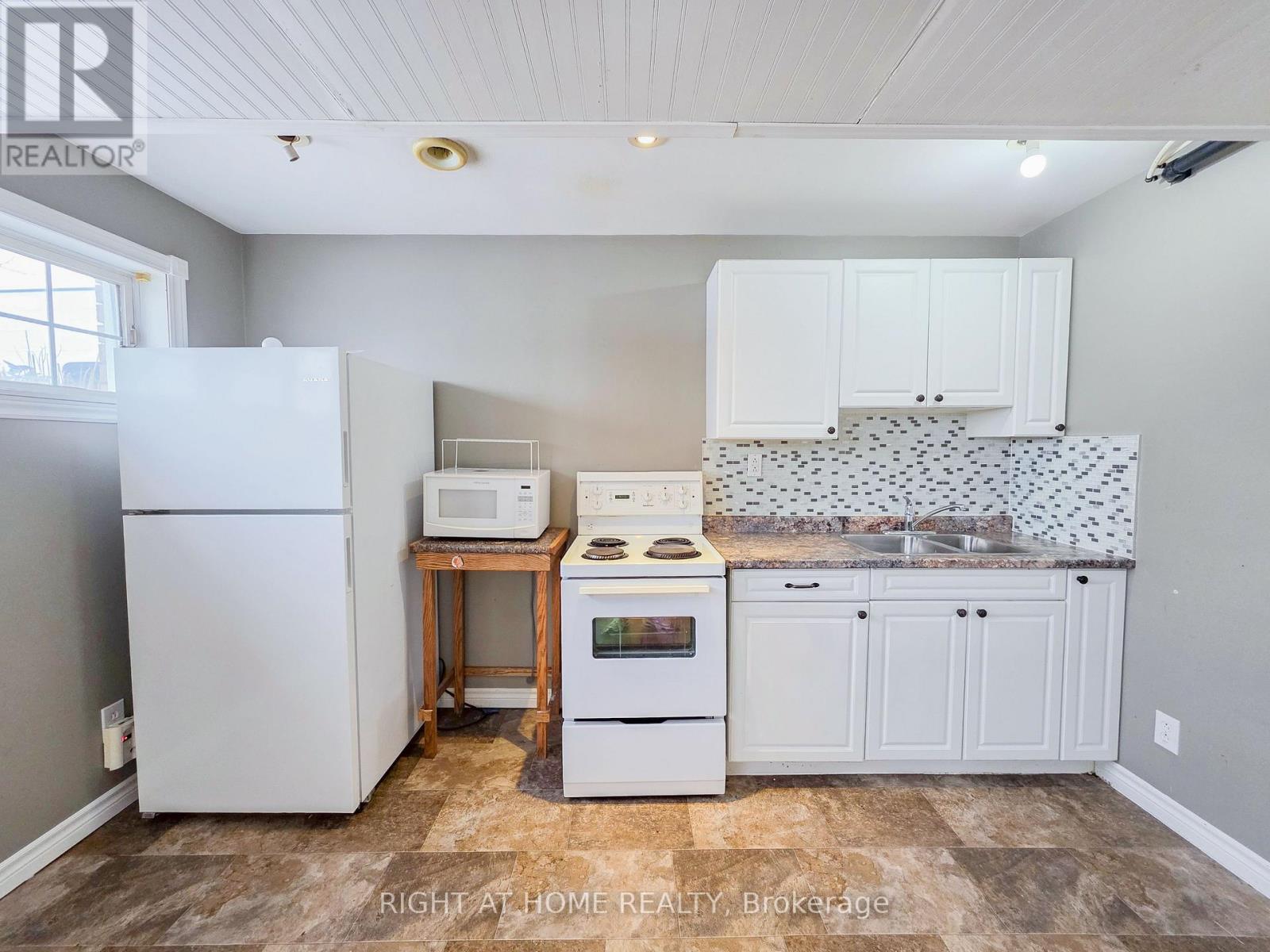 Lower - 168 Towerhill Road, Peterborough (Northcrest Ward 5), Ontario  K9H 7M8 - Photo 6 - X12649704