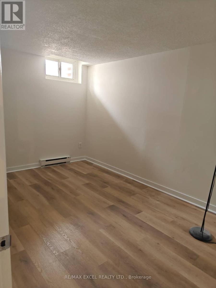 111 Albert Street S, Kawartha Lakes (Lindsay), Ontario  K9V 6G1 - Photo 13 - X12650646