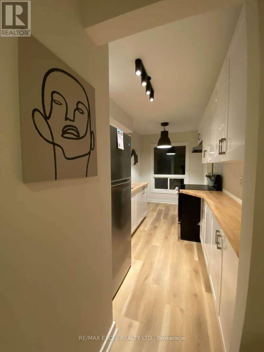 111 Albert Street S, Kawartha Lakes (Lindsay), Ontario  K9V 6G1 - Photo 2 - X12650646