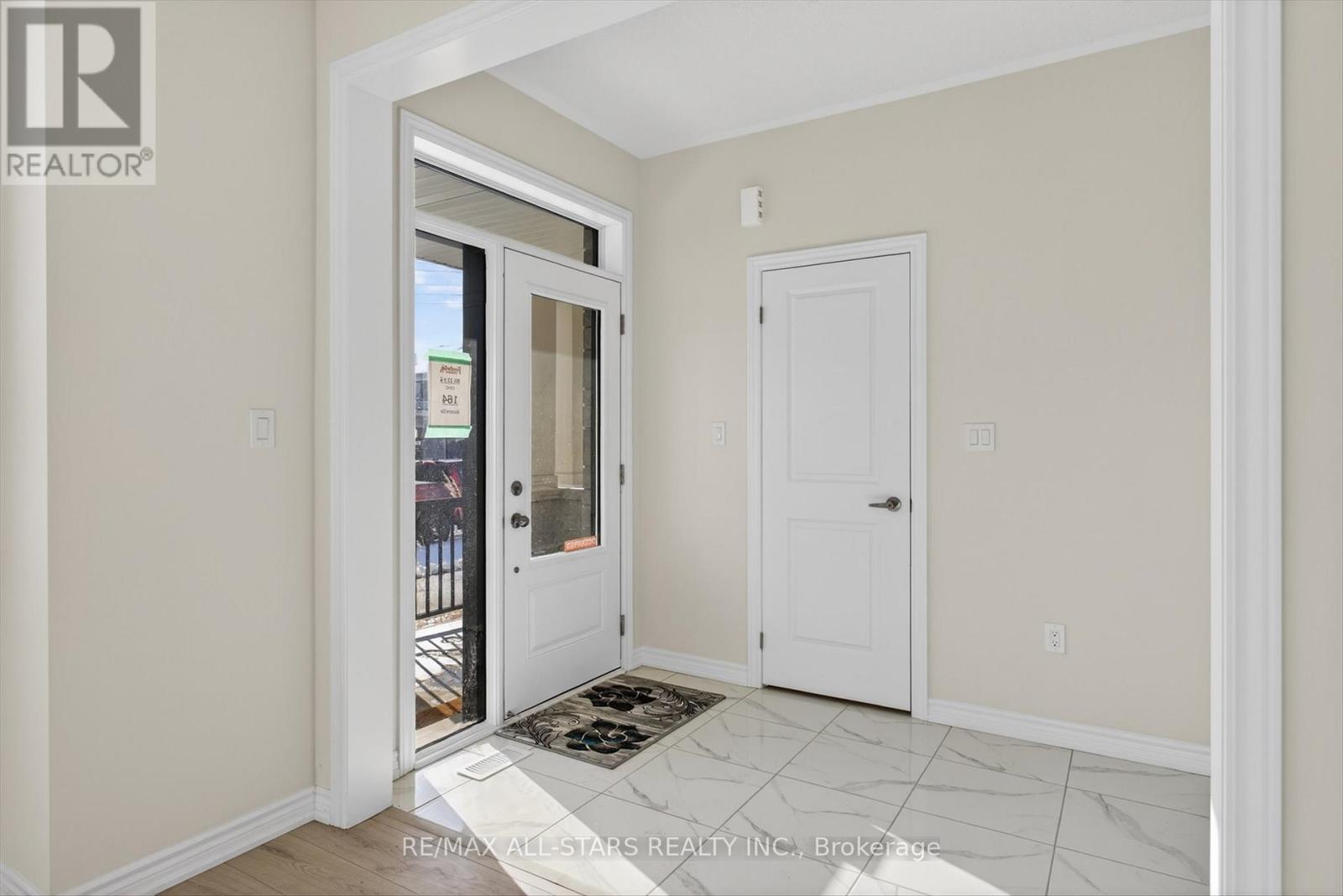 164 Alcorn Drive, Kawartha Lakes (Lindsay), Ontario  K9V 0T2 - Photo 2 - X12651466