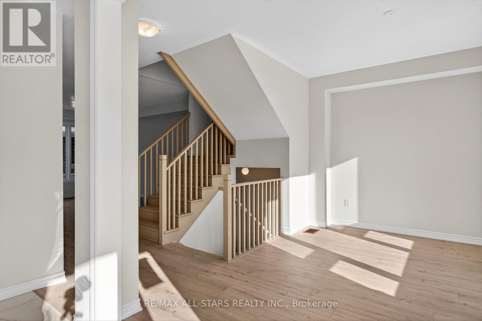 164 Alcorn Drive, Kawartha Lakes (Lindsay), Ontario  K9V 0T2 - Photo 5 - X12651466