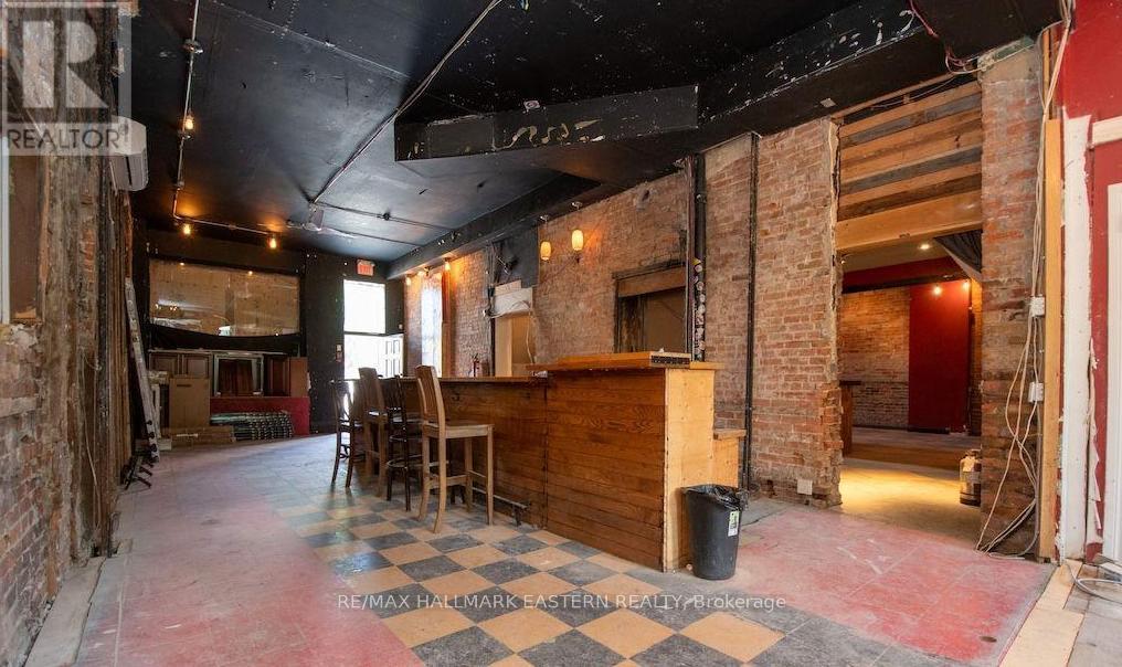 197 Hunter Street W, Peterborough (Town Ward 3), Ontario  K9H 2L1 - Photo 11 - X12652242