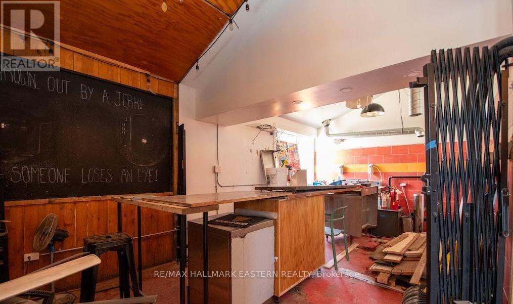 197 Hunter Street W, Peterborough (Town Ward 3), Ontario  K9H 2L1 - Photo 13 - X12652242