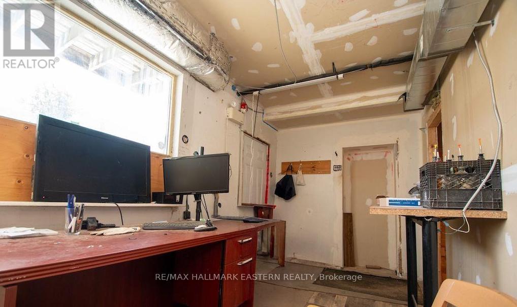 197 Hunter Street W, Peterborough (Town Ward 3), Ontario  K9H 2L1 - Photo 14 - X12652242