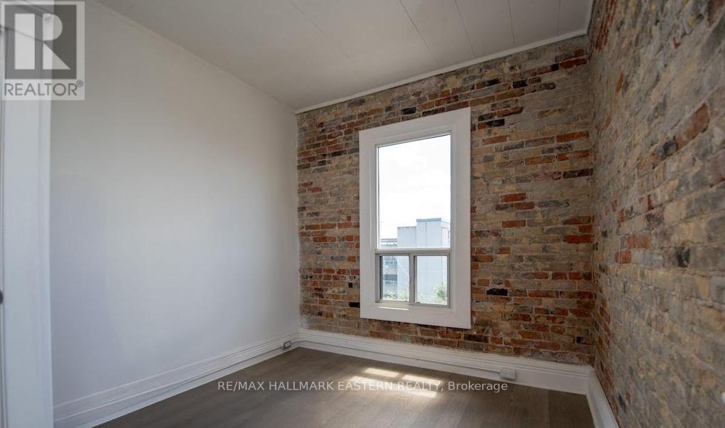 197 Hunter Street W, Peterborough (Town Ward 3), Ontario  K9H 2L1 - Photo 33 - X12652242