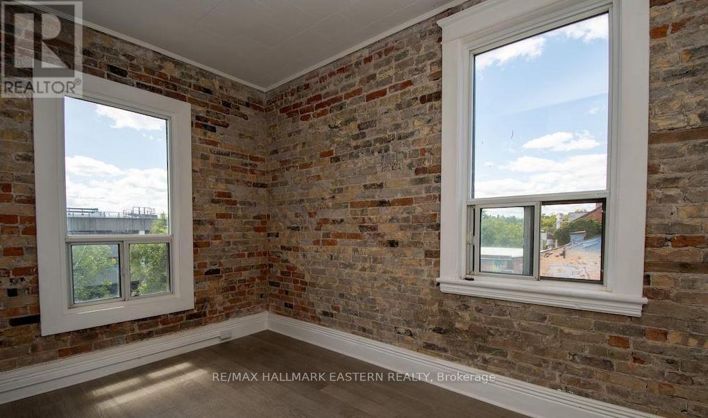 197 Hunter Street W, Peterborough (Town Ward 3), Ontario  K9H 2L1 - Photo 34 - X12652242