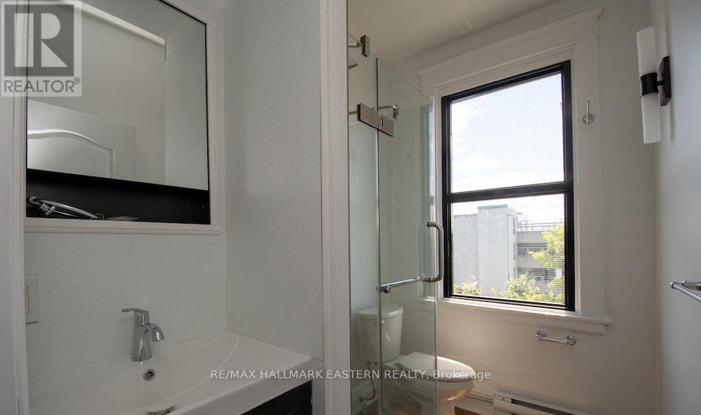 197 Hunter Street W, Peterborough (Town Ward 3), Ontario  K9H 2L1 - Photo 35 - X12652242