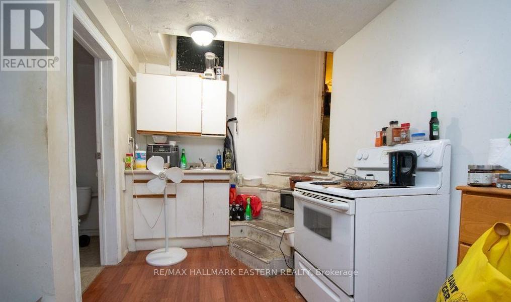 197 Hunter Street W, Peterborough (Town Ward 3), Ontario  K9H 2L1 - Photo 44 - X12652242