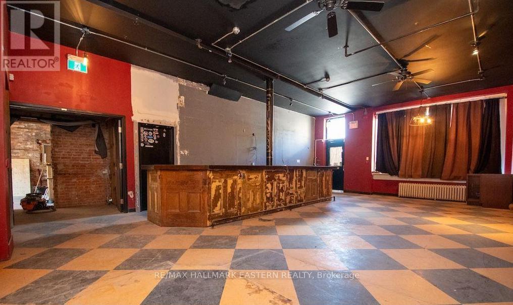 197 Hunter Street W, Peterborough (Town Ward 3), Ontario  K9H 2L1 - Photo 8 - X12652242