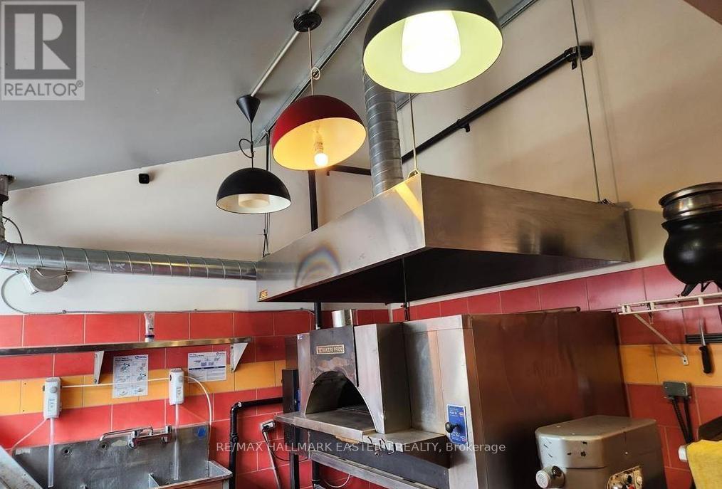 199 Hunter Street, Peterborough (Town Ward 3), Ontario  K9H 2L1 - Photo 16 - X12652286