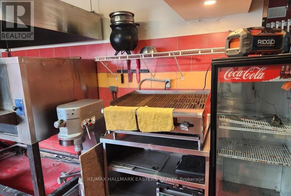 199 Hunter Street, Peterborough (Town Ward 3), Ontario  K9H 2L1 - Photo 18 - X12652286