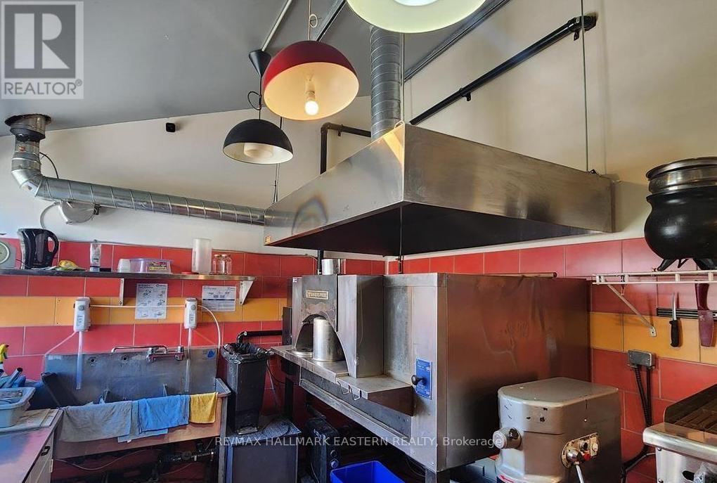 199 Hunter Street, Peterborough (Town Ward 3), Ontario  K9H 2L1 - Photo 21 - X12652286