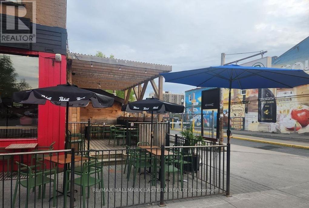 199 Hunter Street, Peterborough (Town Ward 3), Ontario  K9H 2L1 - Photo 3 - X12652286