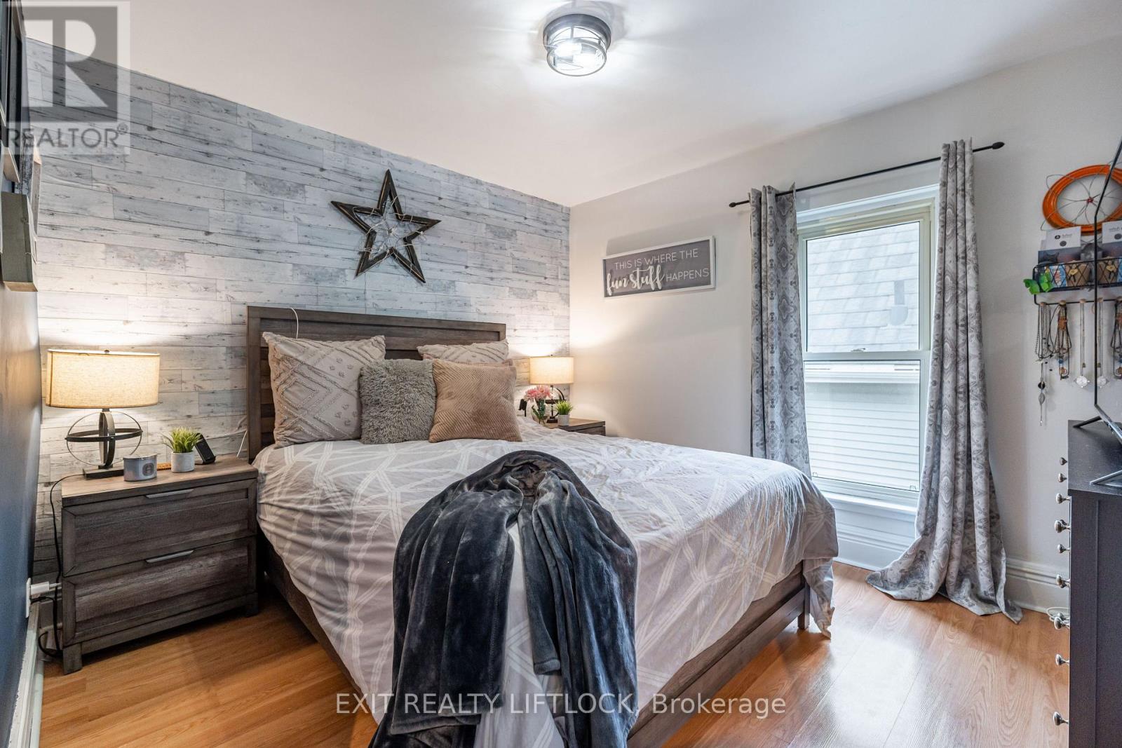 468 Cambridge Street, Peterborough (Town Ward 3), Ontario  K9H 4T3 - Photo 14 - X12652734