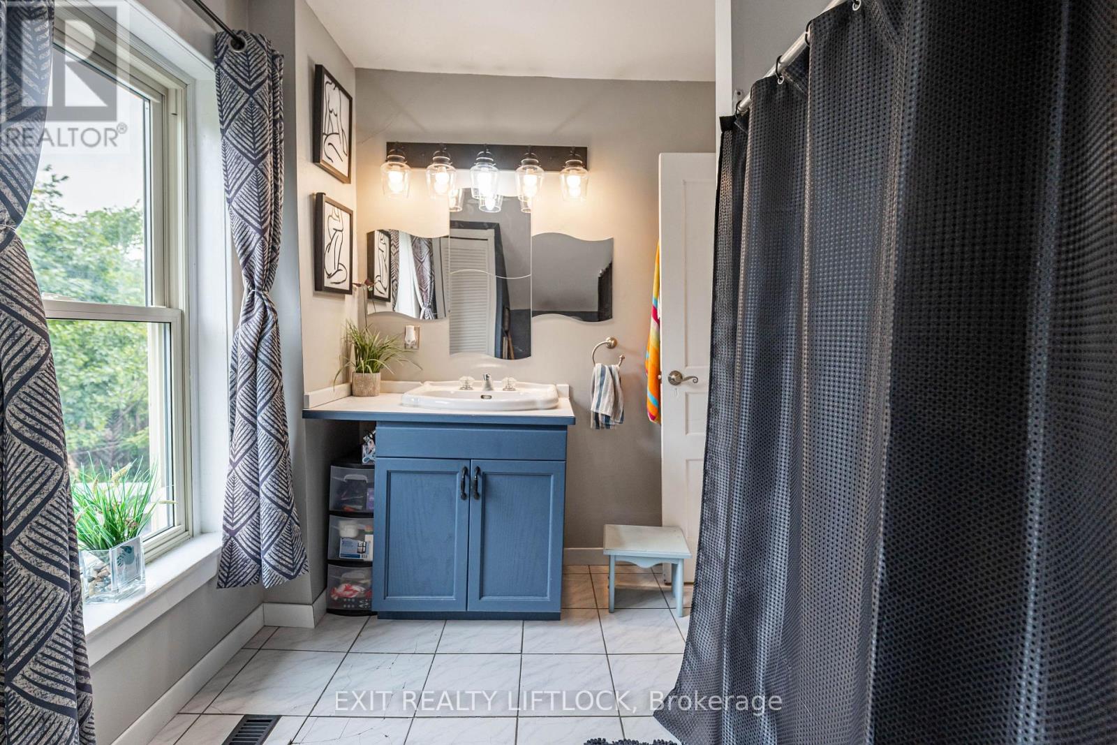 468 Cambridge Street, Peterborough (Town Ward 3), Ontario  K9H 4T3 - Photo 18 - X12652734