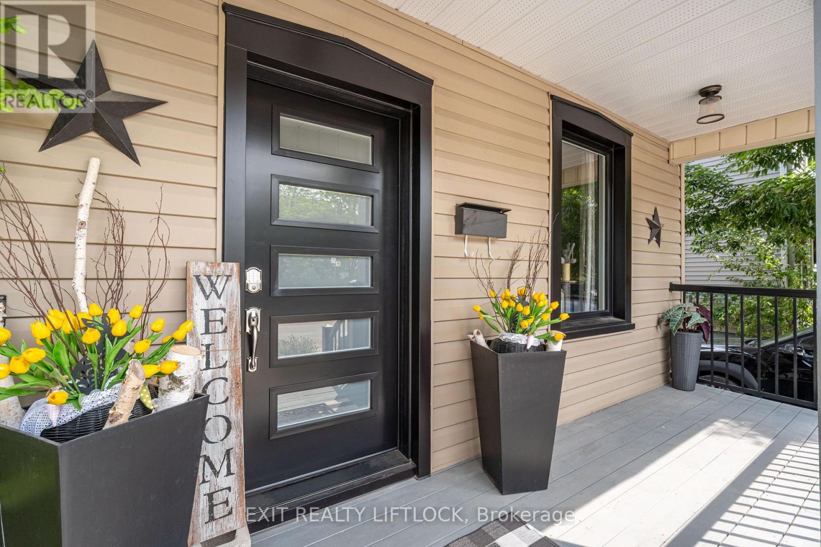 468 Cambridge Street, Peterborough (Town Ward 3), Ontario  K9H 4T3 - Photo 3 - X12652734