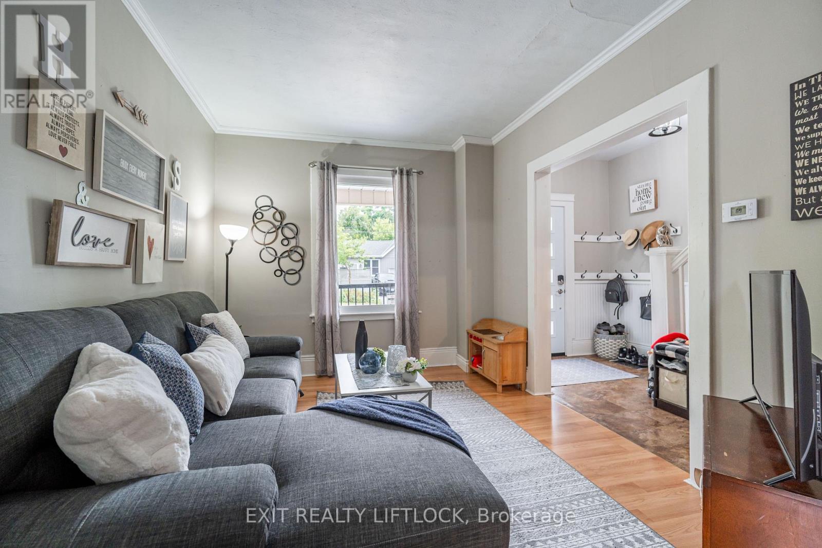 468 Cambridge Street, Peterborough (Town Ward 3), Ontario  K9H 4T3 - Photo 8 - X12652734