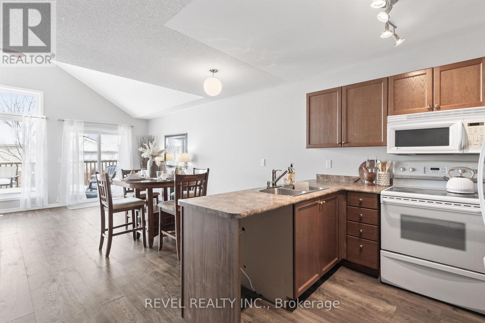 617 Clancy Crescent, Peterborough (Otonabee Ward 1), Ontario  K9K 2S2 - Photo 6 - X12654580