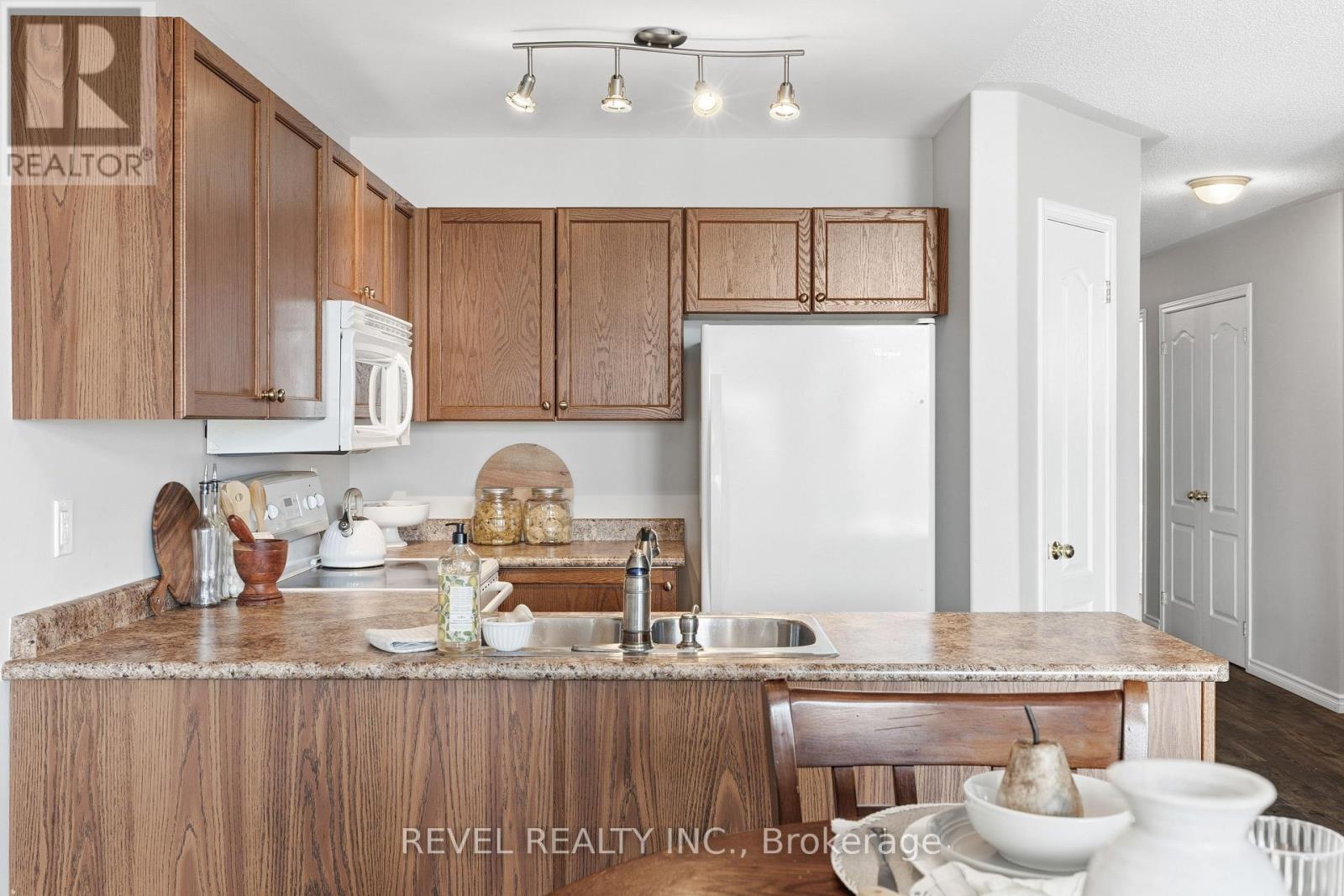 617 Clancy Crescent, Peterborough (Otonabee Ward 1), Ontario  K9K 2S2 - Photo 9 - X12654580