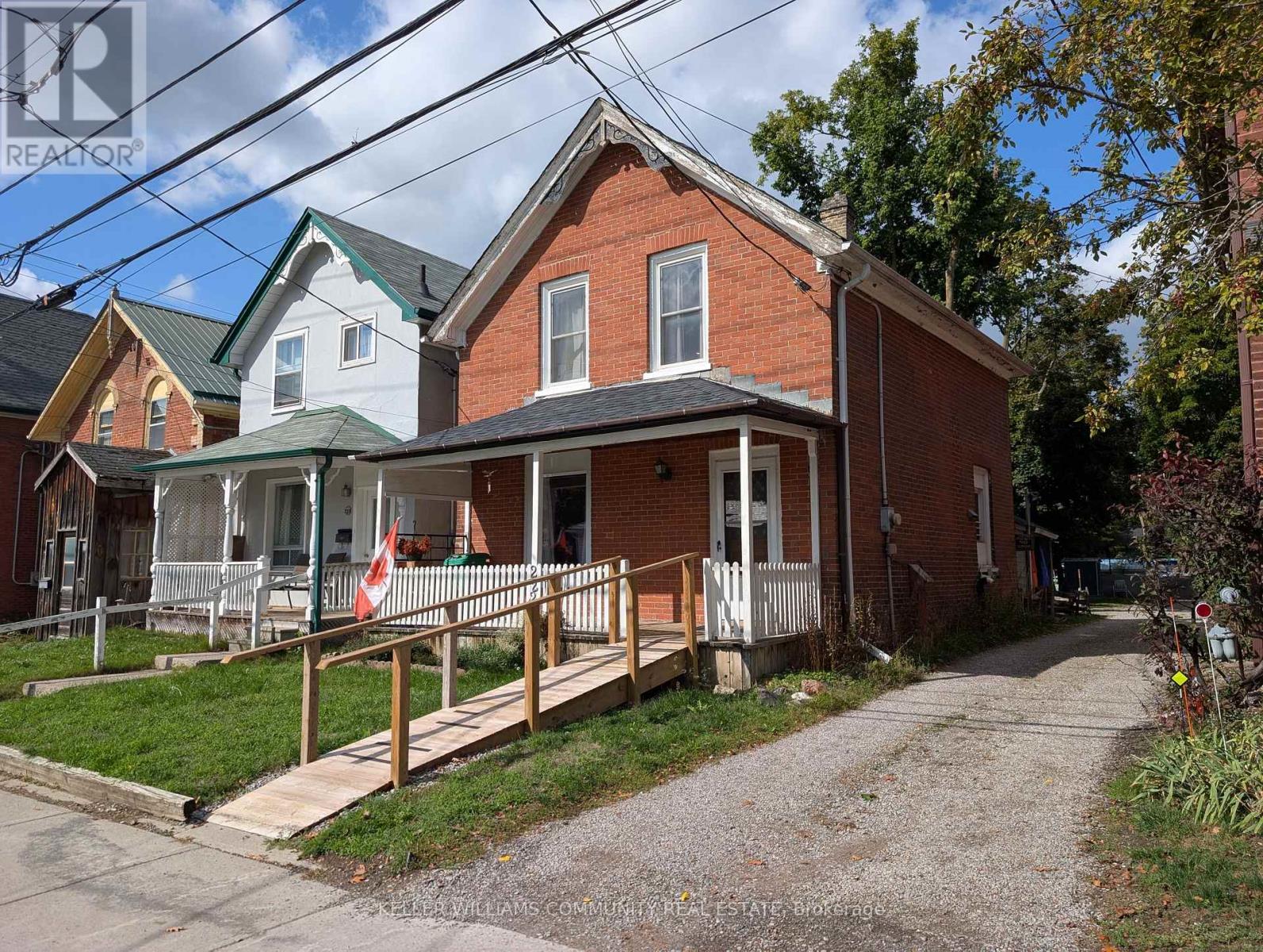 222 London Street, Peterborough (Town Ward 3), Ontario  K9H 2Y9 - Photo 4 - X12654650