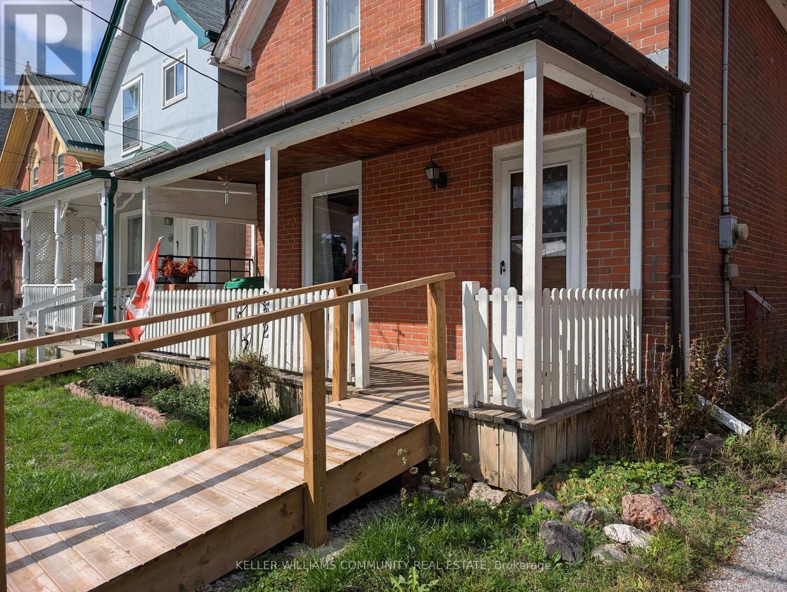 222 London Street, Peterborough (Town Ward 3), Ontario  K9H 2Y9 - Photo 6 - X12654650