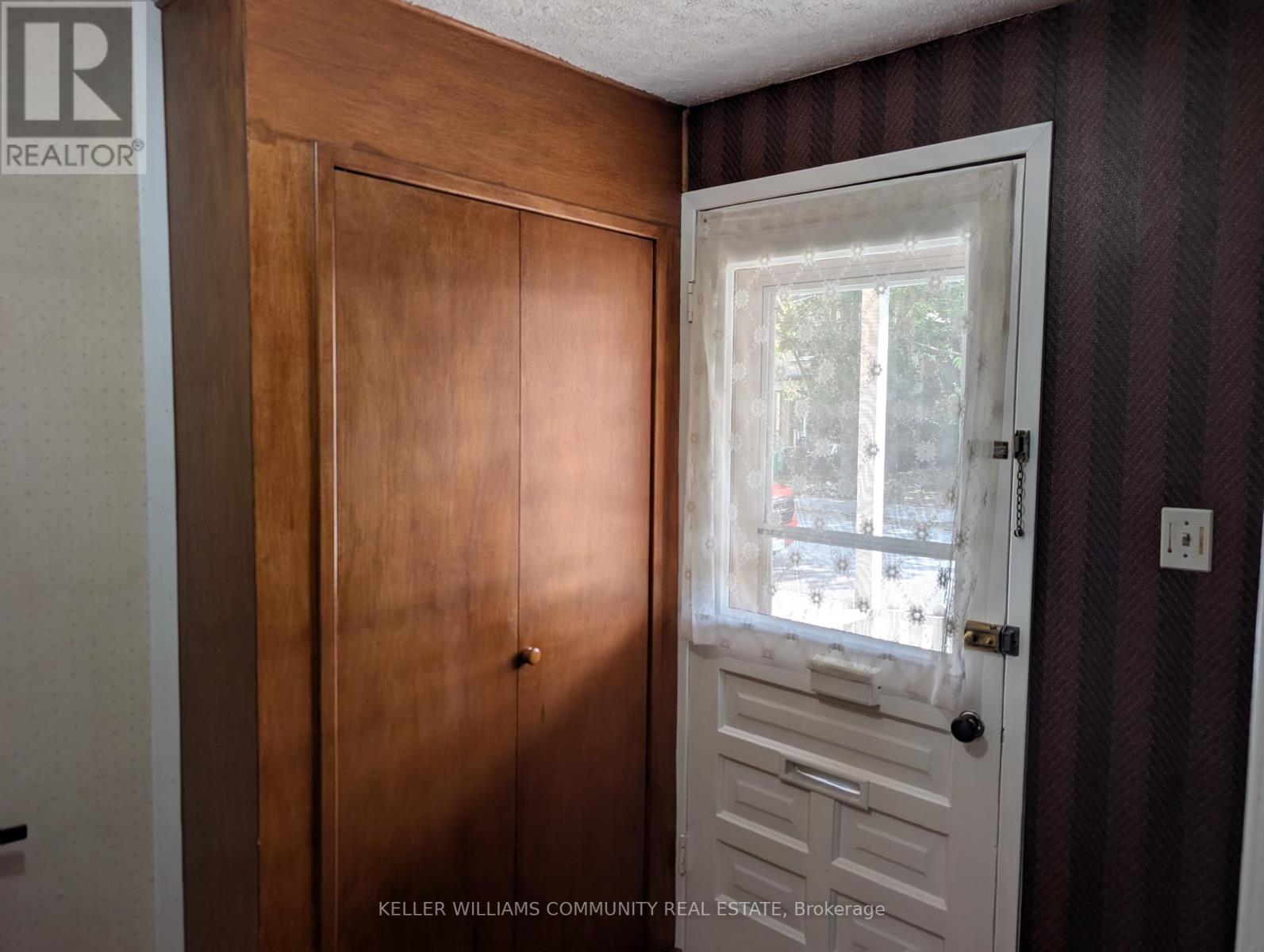 222 London Street, Peterborough (Town Ward 3), Ontario  K9H 2Y9 - Photo 9 - X12654650