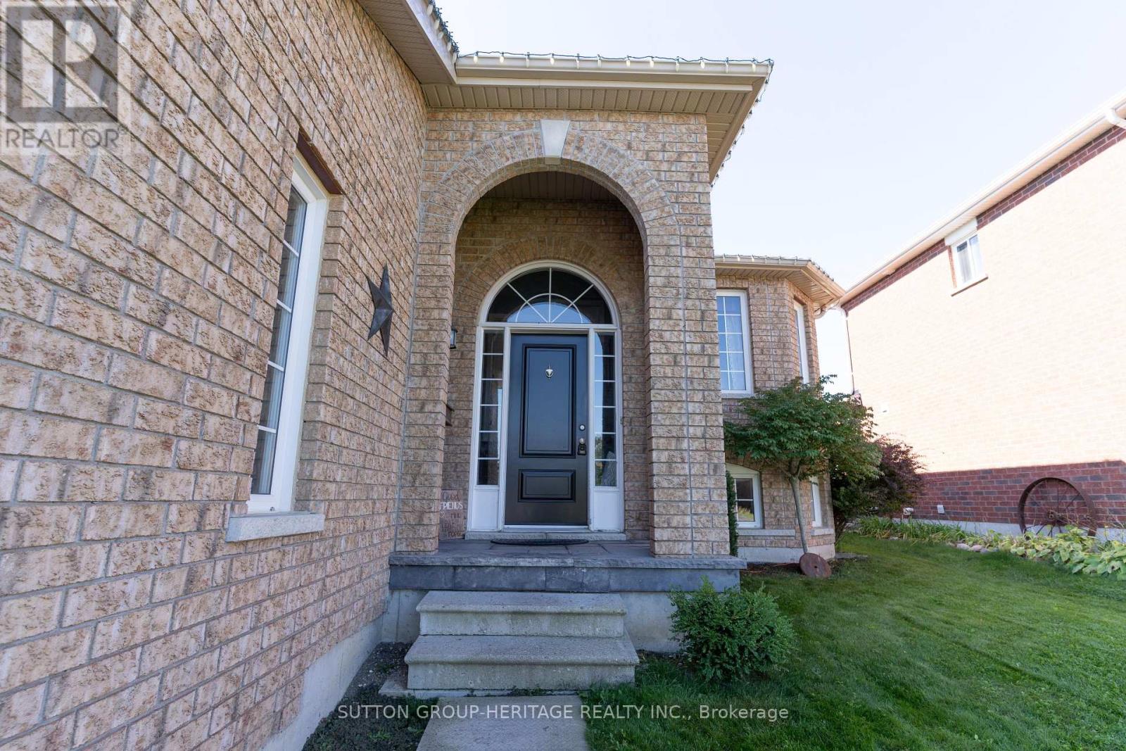 99 Sweetnam Drive, Kawartha Lakes (Lindsay), Ontario  K9V 0A6 - Photo 2 - X12654760