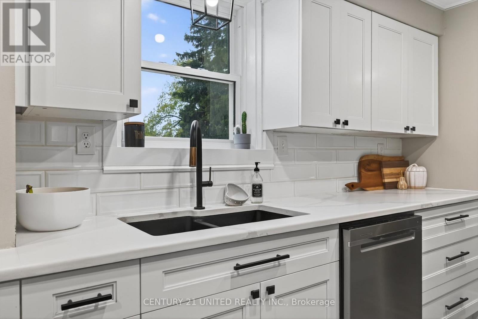 71 Bond Street W, Kawartha Lakes (Lindsay), Ontario  K9V 3R5 - Photo 17 - X12655636