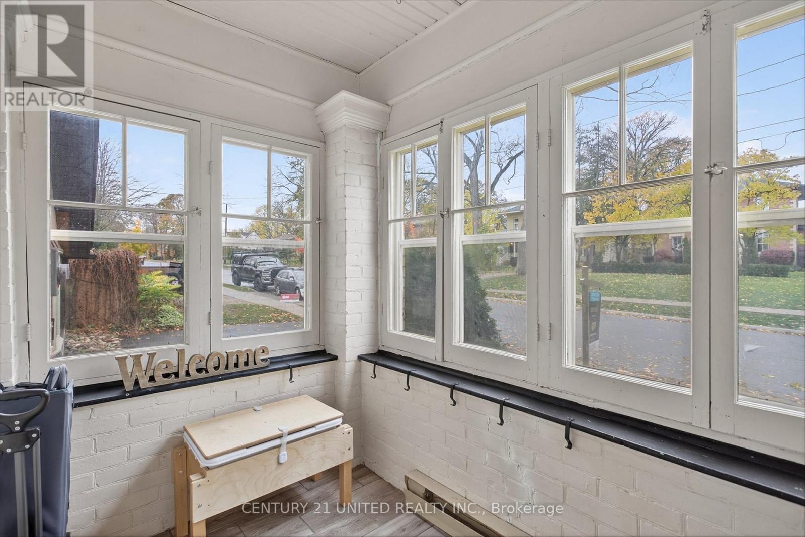 71 Bond Street W, Kawartha Lakes (Lindsay), Ontario  K9V 3R5 - Photo 6 - X12655636