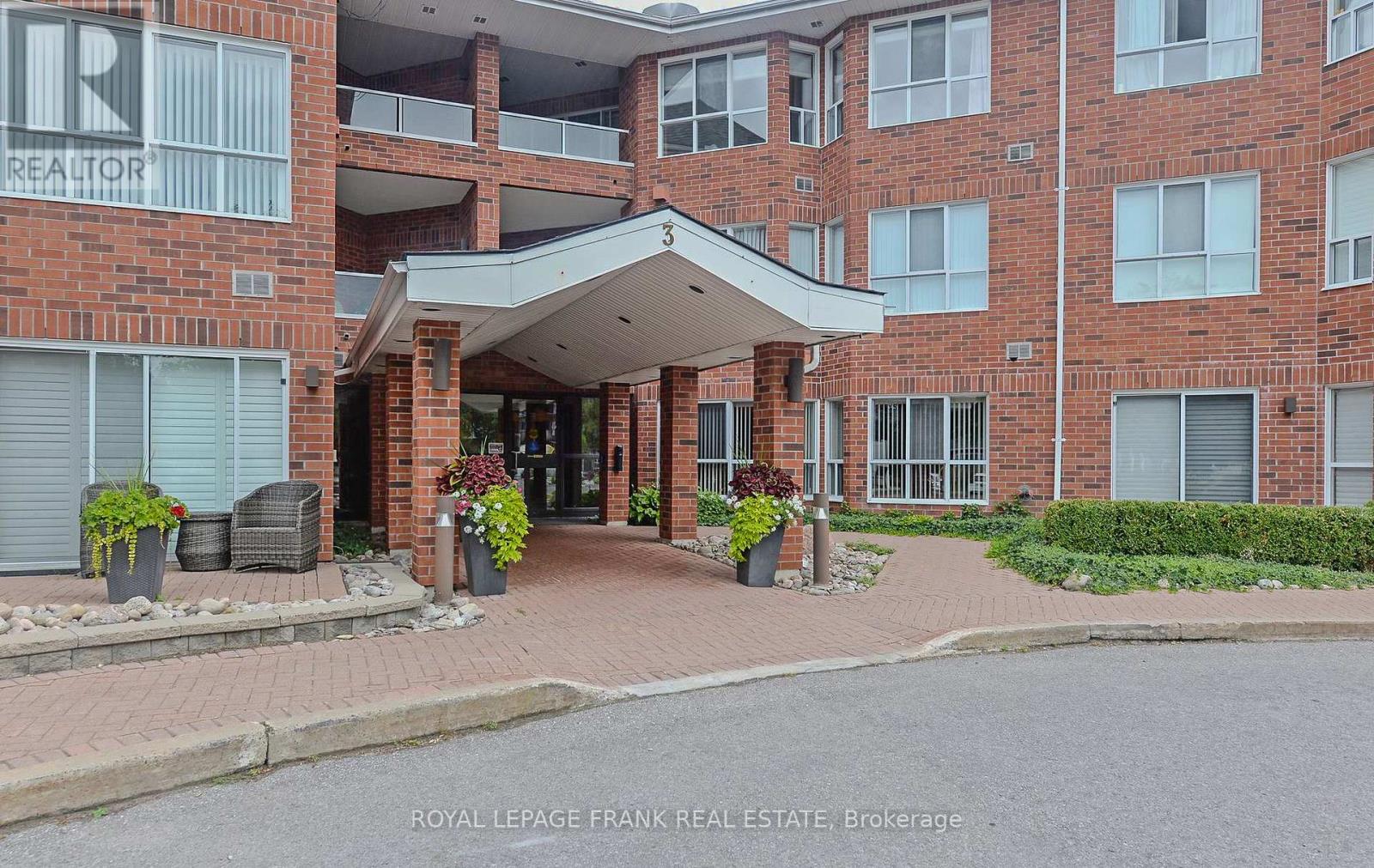 110 - 3 Heritage Way, Kawartha Lakes (Lindsay), Ontario  K9V 5Z1 - Photo 3 - X12655792