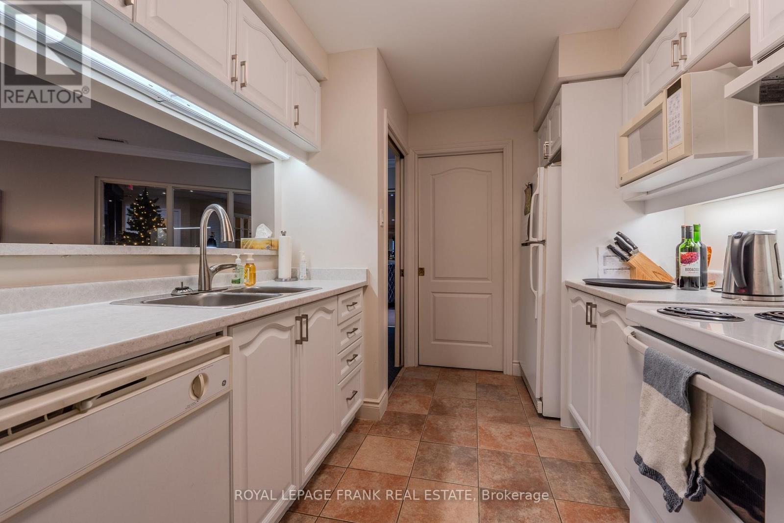 110 - 3 Heritage Way, Kawartha Lakes (Lindsay), Ontario  K9V 5Z1 - Photo 36 - X12655792