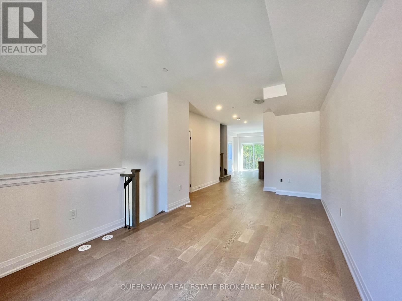 83 Marret Lane, Clarington (Newcastle), Ontario  L1B 1J2 - Photo 3 - E12655866