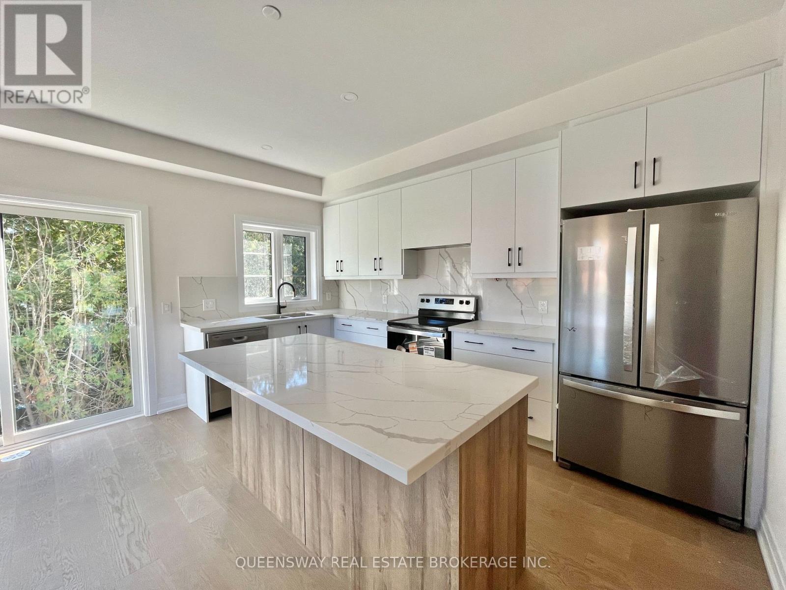 83 Marret Lane, Clarington (Newcastle), Ontario  L1B 1J2 - Photo 4 - E12655866