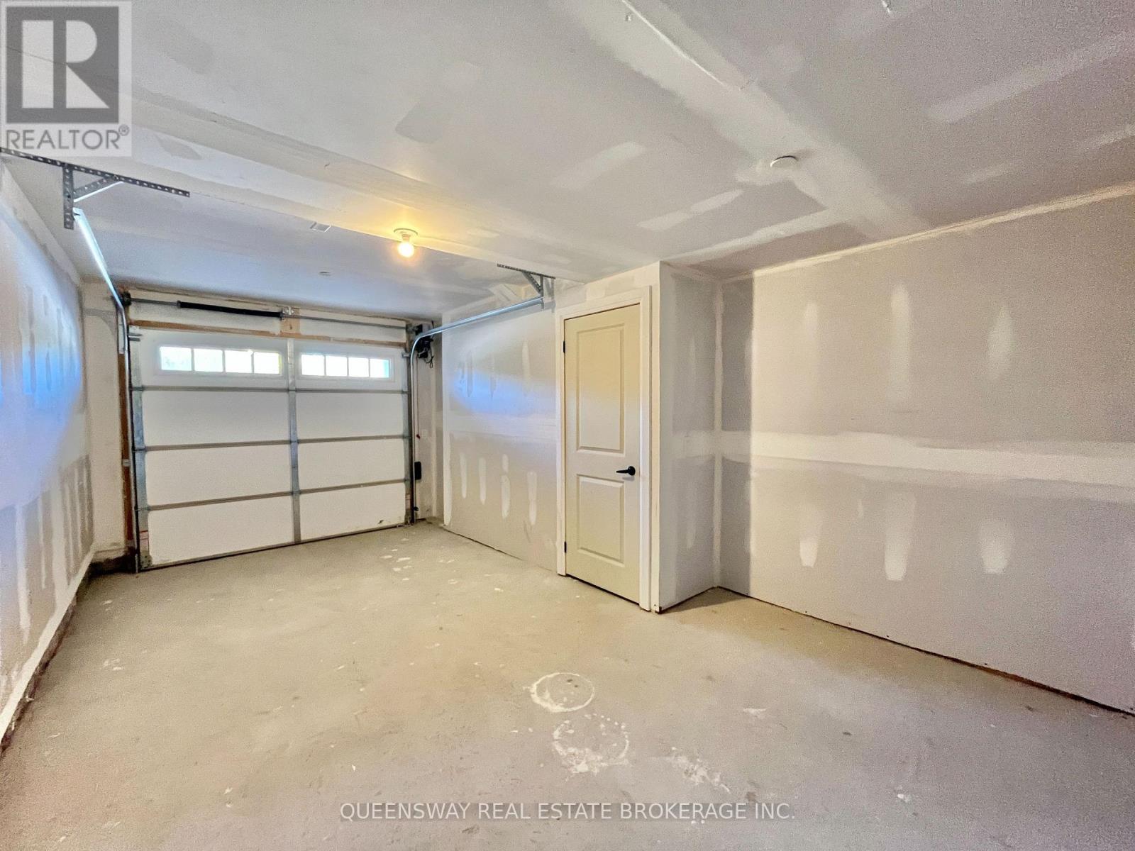 83 Marret Lane, Clarington (Newcastle), Ontario  L1B 1J2 - Photo 8 - E12655866