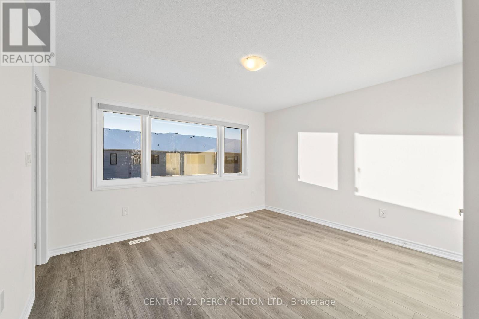 Lindsay  & Eglington - 50 Hickey Lane E, Kawartha Lakes (Lindsay), Ontario  K9V 5V7 - Photo 14 - X12656370