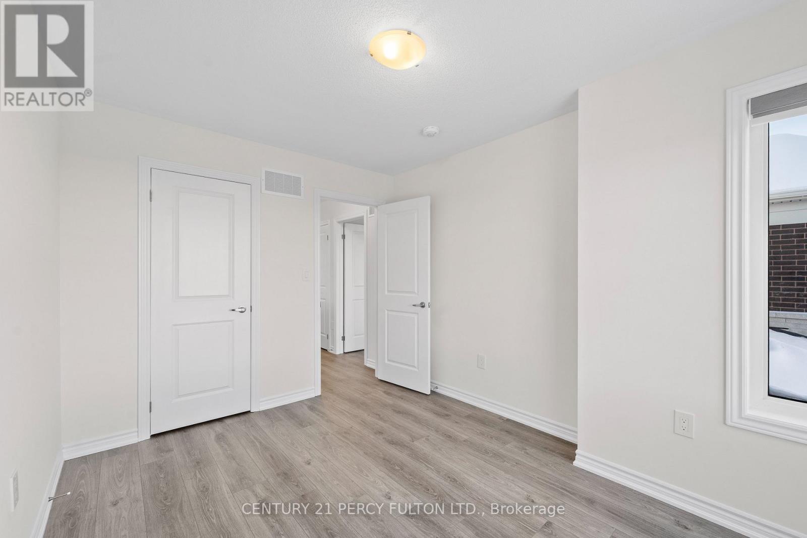 Lindsay  & Eglington - 50 Hickey Lane E, Kawartha Lakes (Lindsay), Ontario  K9V 5V7 - Photo 15 - X12656370