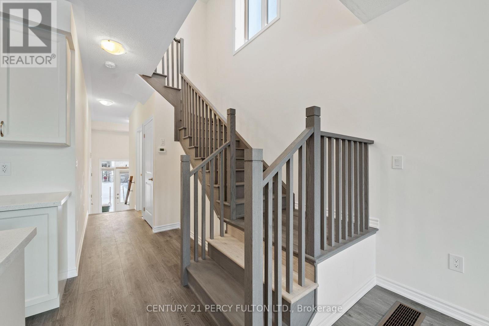 Lindsay  & Eglington - 50 Hickey Lane E, Kawartha Lakes (Lindsay), Ontario  K9V 5V7 - Photo 4 - X12656370