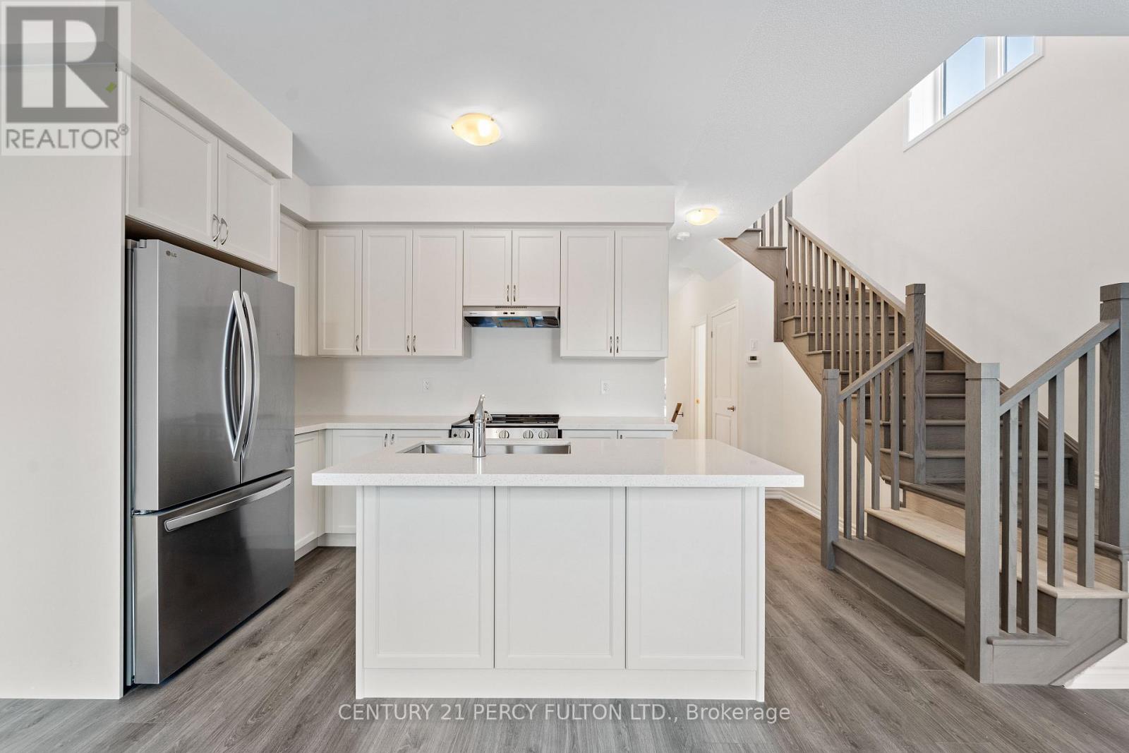 Lindsay  & Eglington - 50 Hickey Lane E, Kawartha Lakes (Lindsay), Ontario  K9V 5V7 - Photo 8 - X12656370