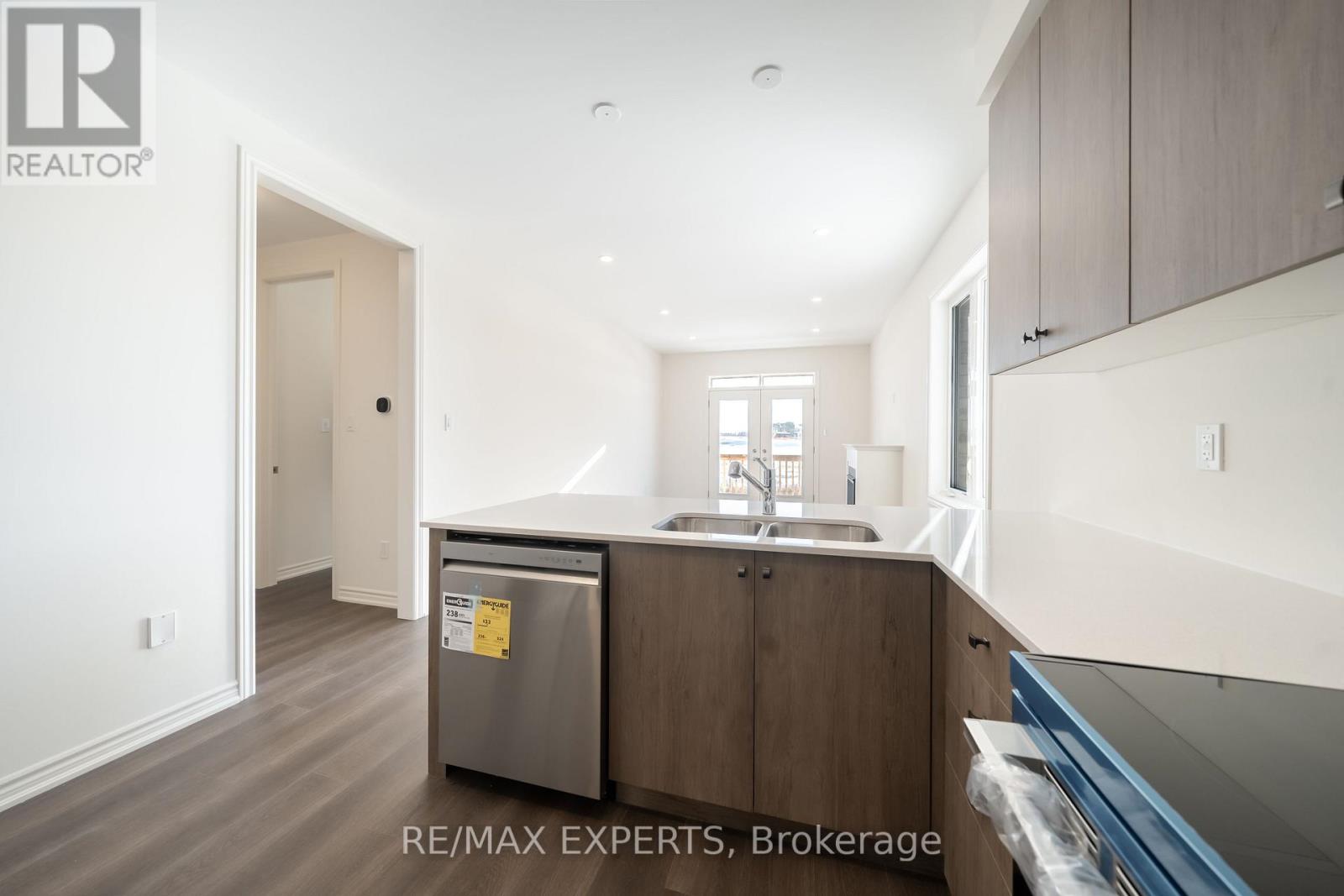 #main - 54 Debois Street, Kawartha Lakes (Lindsay), Ontario  K9V 0S5 - Photo 3 - X12656436