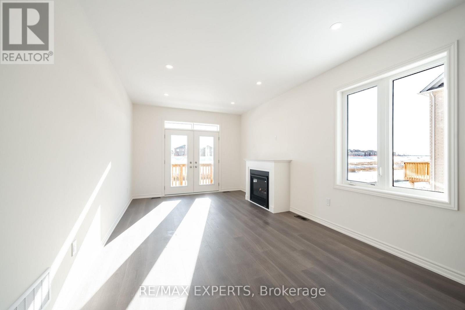 #main - 54 Debois Street, Kawartha Lakes (Lindsay), Ontario  K9V 0S5 - Photo 4 - X12656436