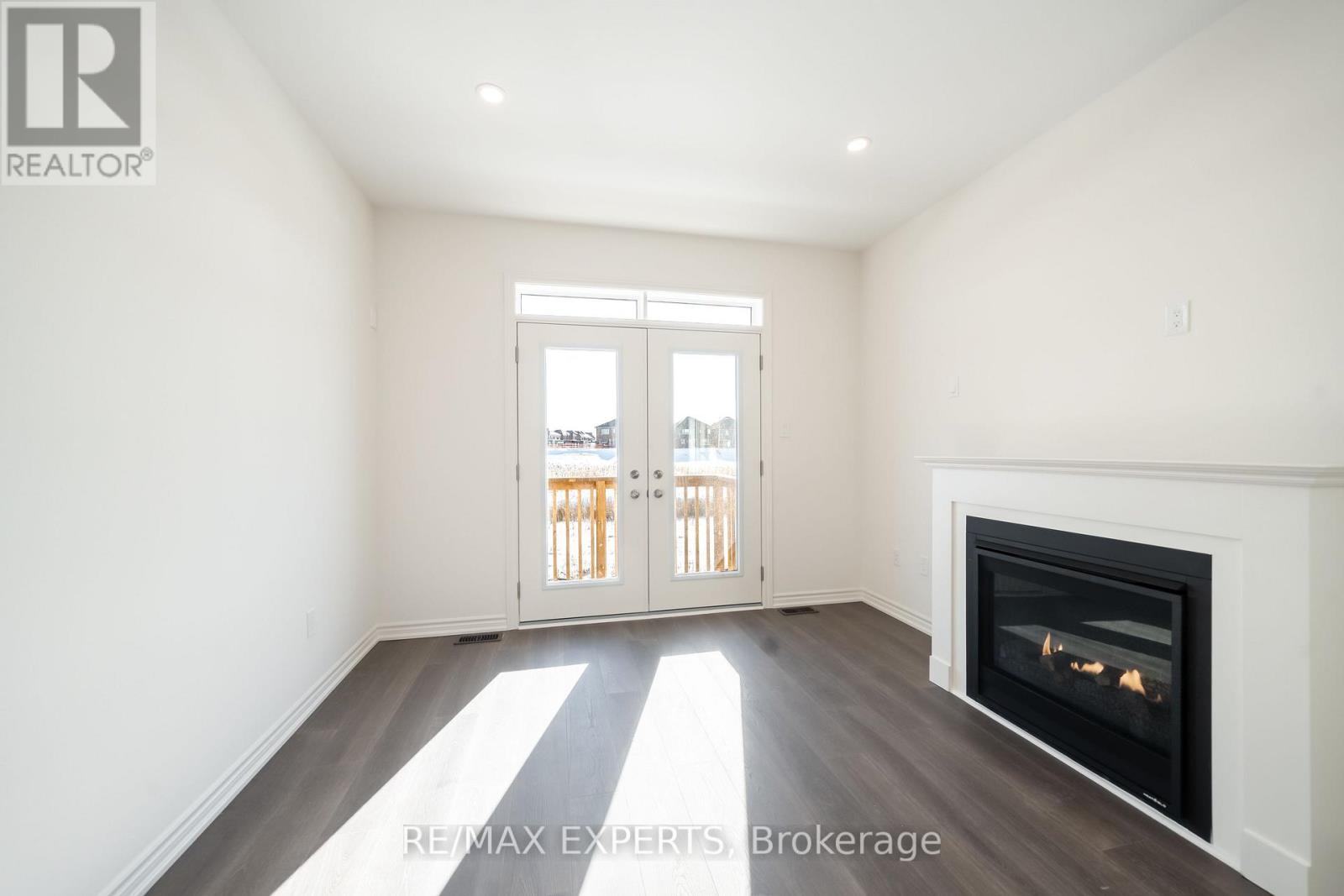 #main - 54 Debois Street, Kawartha Lakes (Lindsay), Ontario  K9V 0S5 - Photo 5 - X12656436