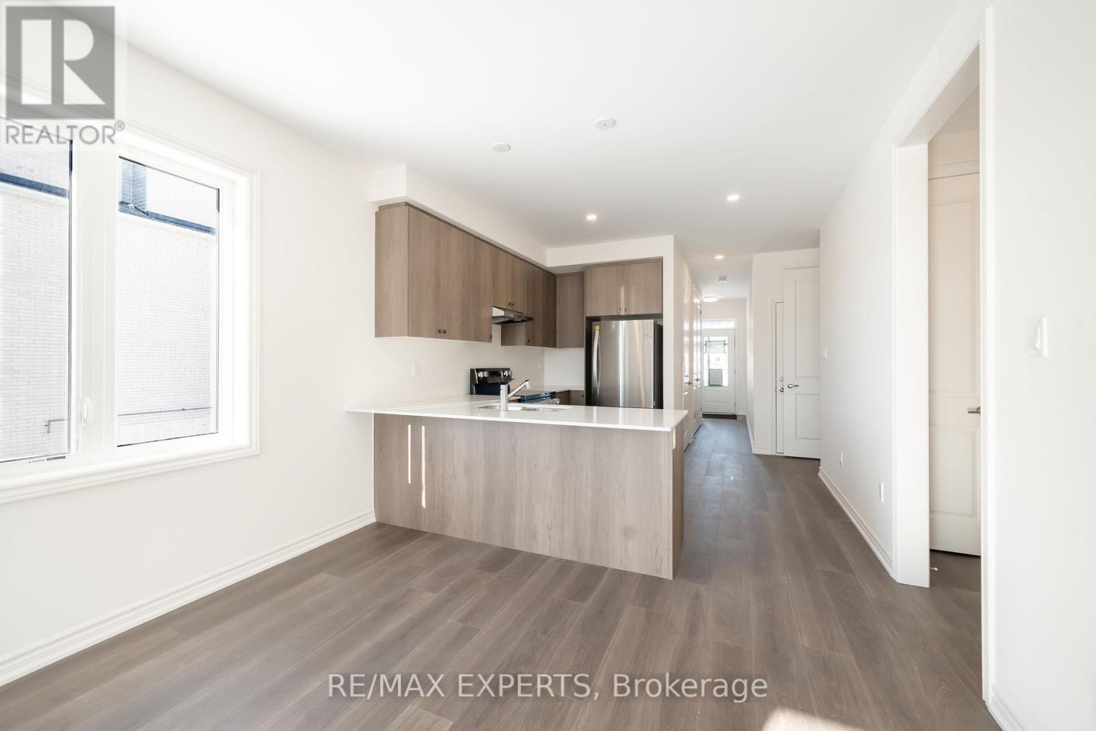 #main - 54 Debois Street, Kawartha Lakes (Lindsay), Ontario  K9V 0S5 - Photo 6 - X12656436