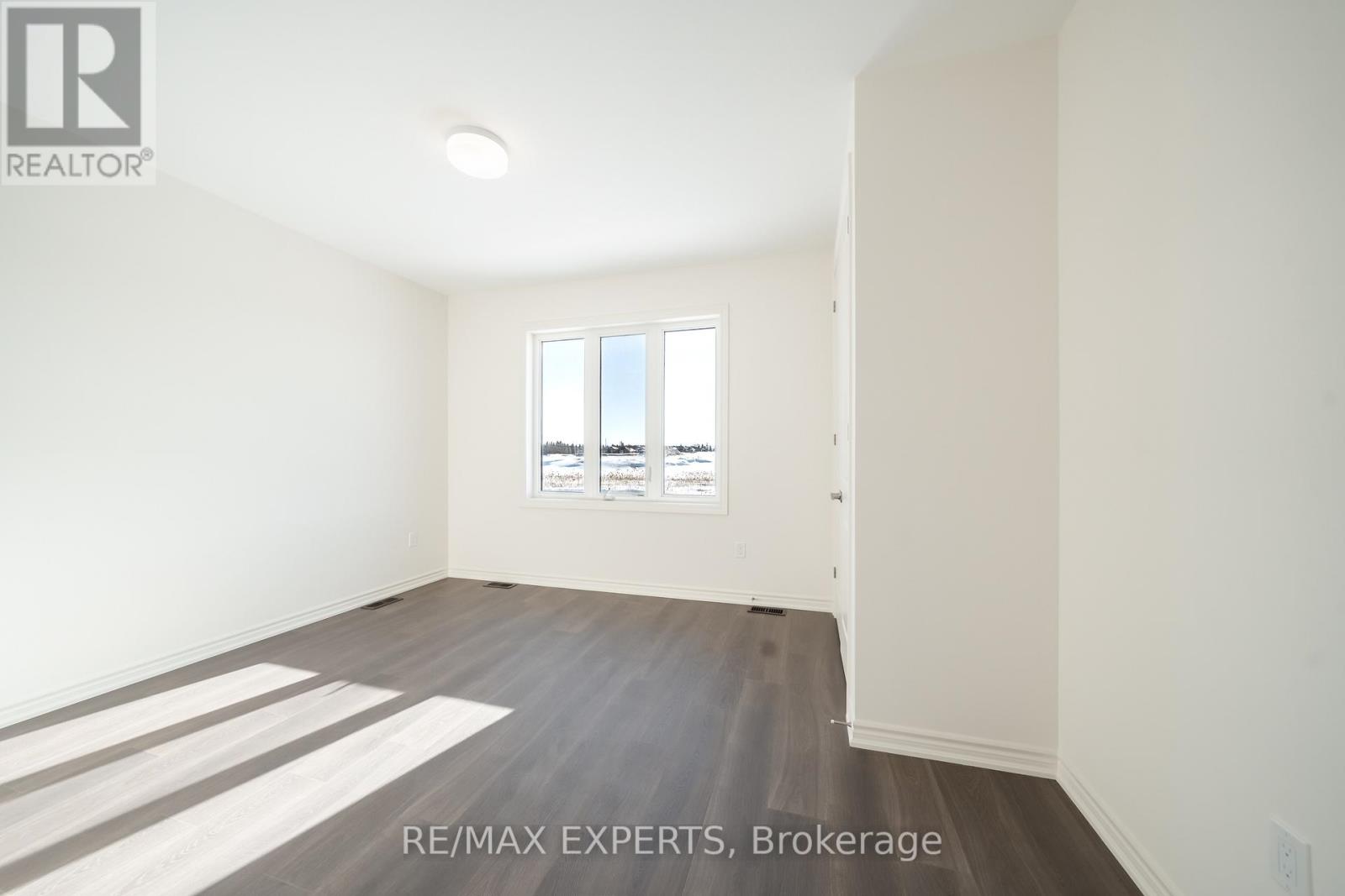 #main - 54 Debois Street, Kawartha Lakes (Lindsay), Ontario  K9V 0S5 - Photo 9 - X12656436