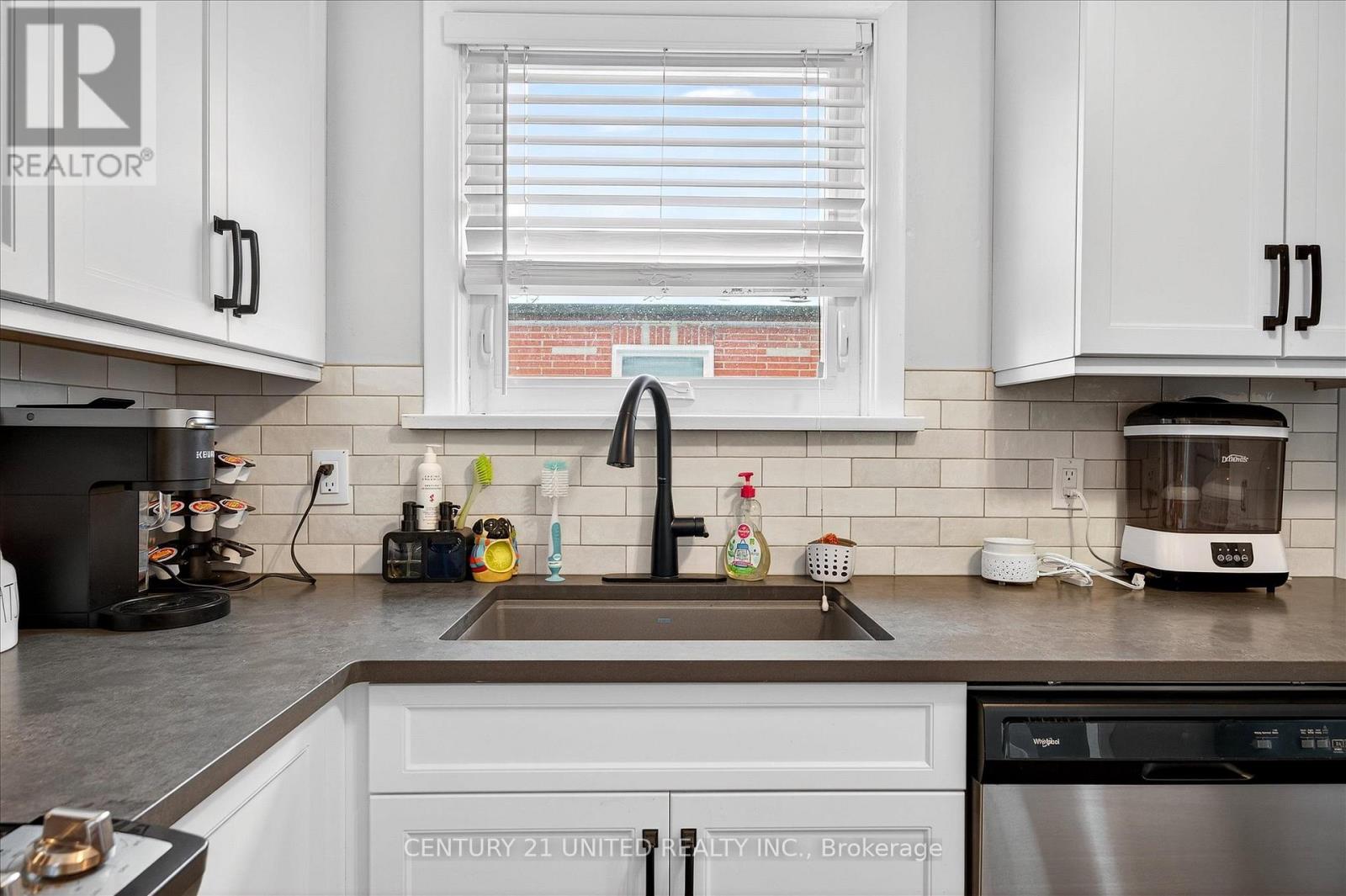 762 Cameron Street, Peterborough (Otonabee Ward 1), Ontario  K9J 3Z8 - Photo 12 - X12656804