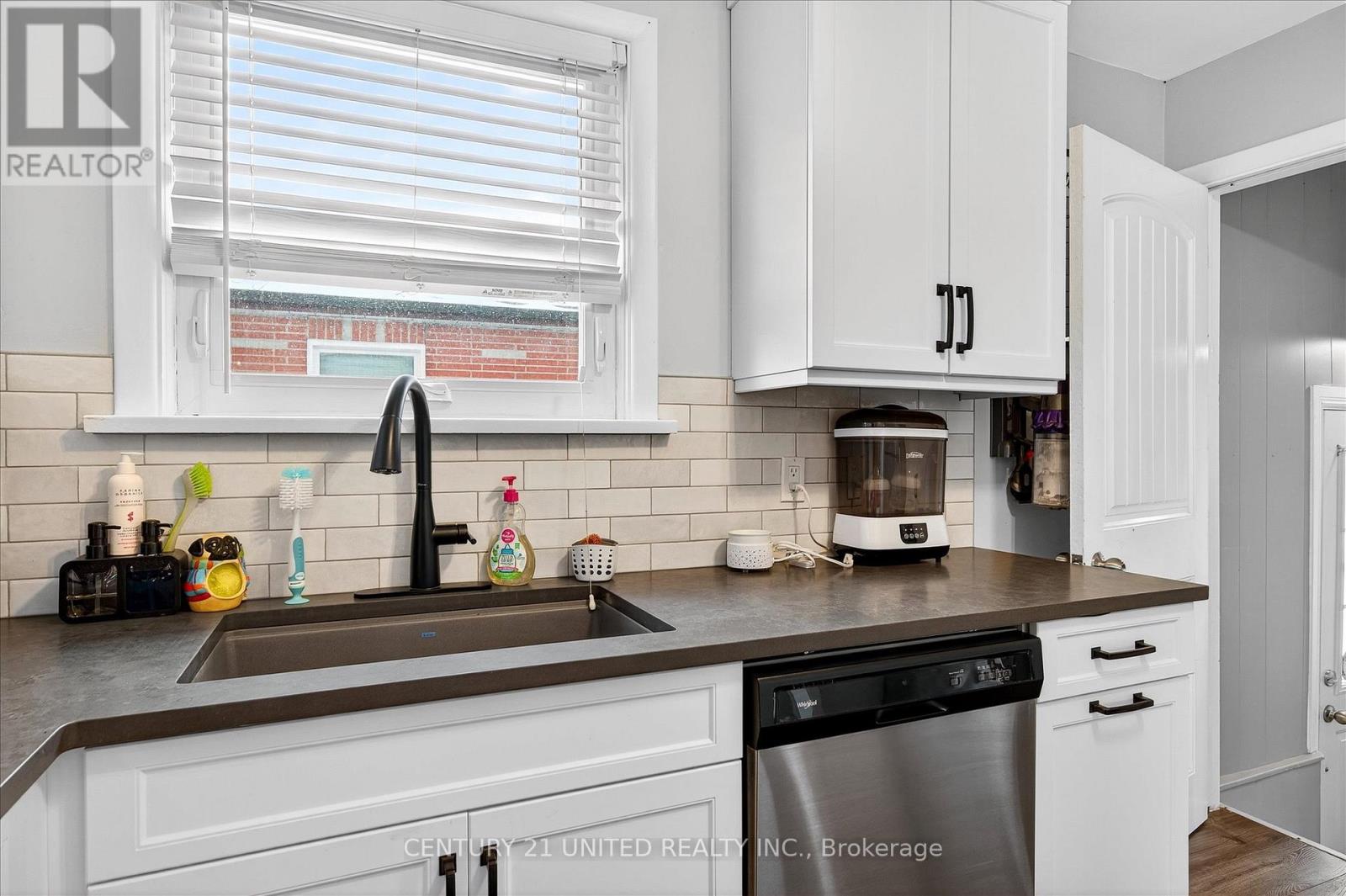 762 Cameron Street, Peterborough (Otonabee Ward 1), Ontario  K9J 3Z8 - Photo 13 - X12656804