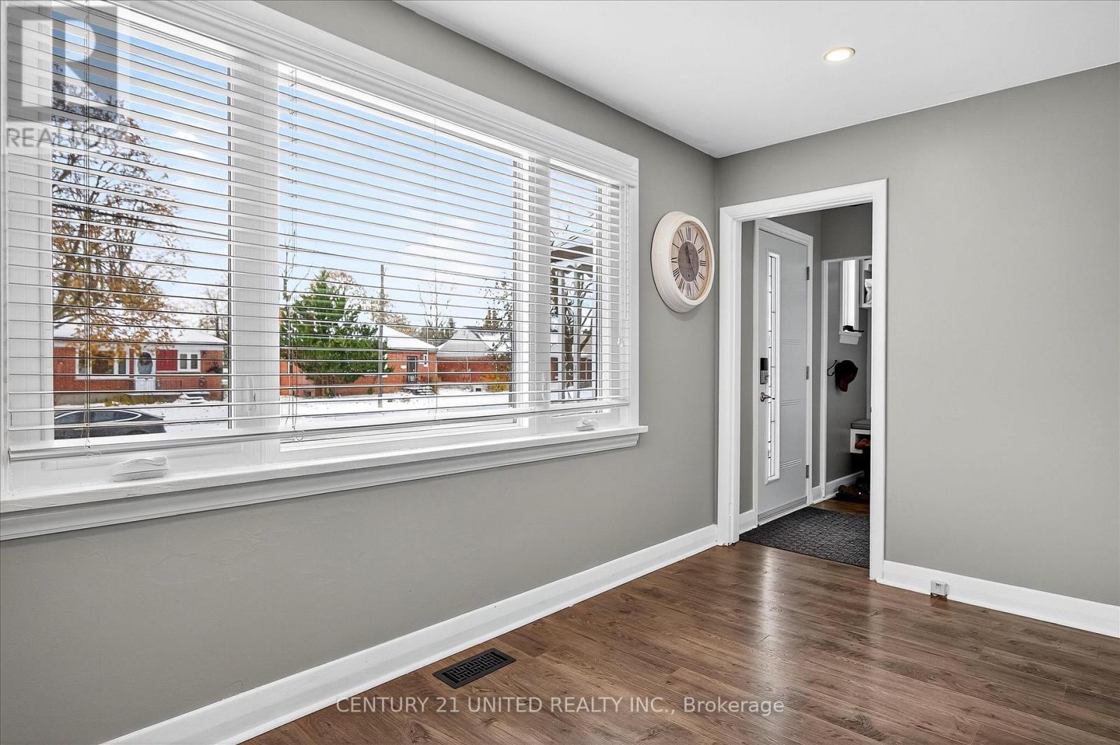 762 Cameron Street, Peterborough (Otonabee Ward 1), Ontario  K9J 3Z8 - Photo 5 - X12656804