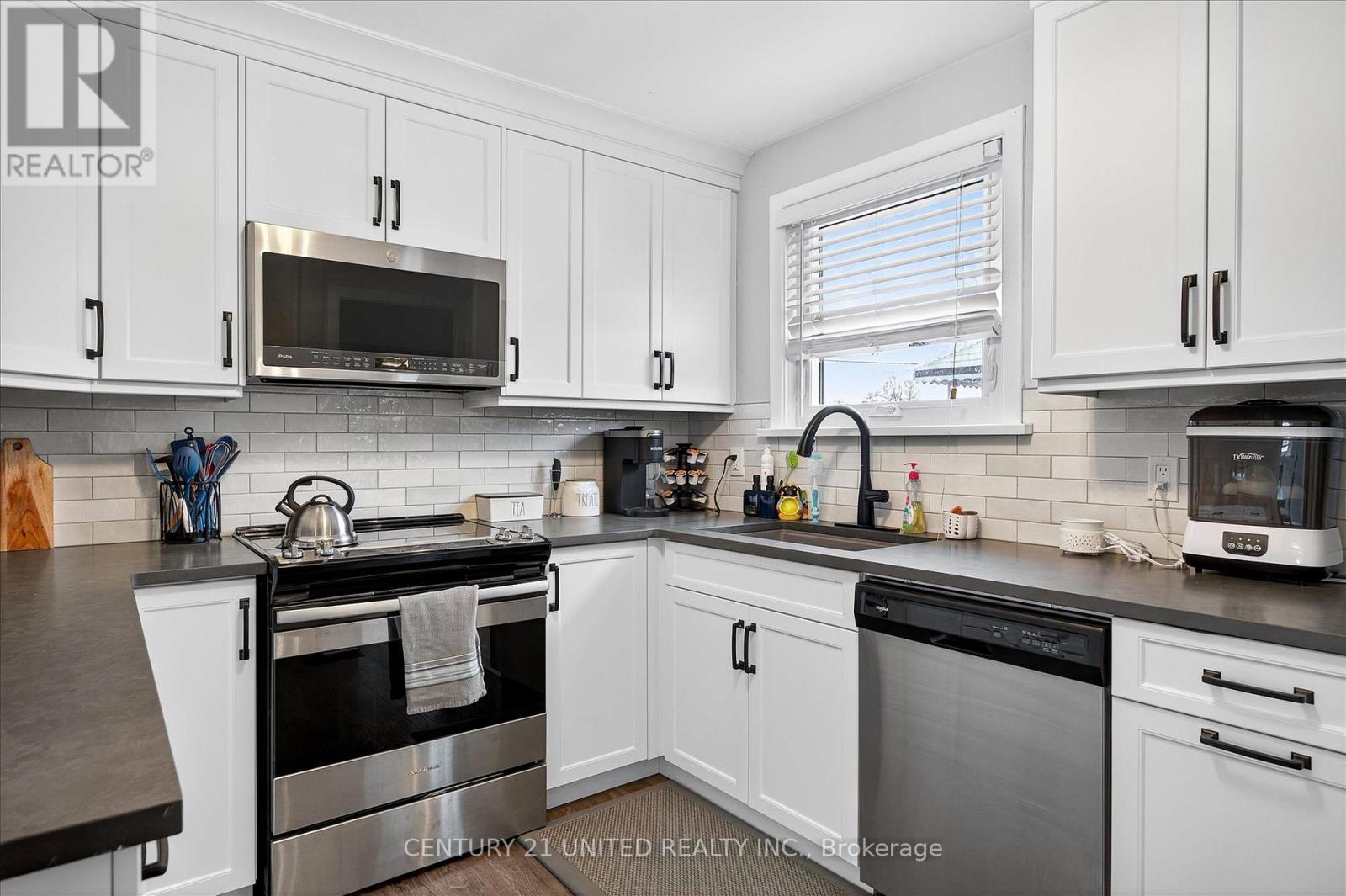 762 Cameron Street, Peterborough (Otonabee Ward 1), Ontario  K9J 3Z8 - Photo 9 - X12656804