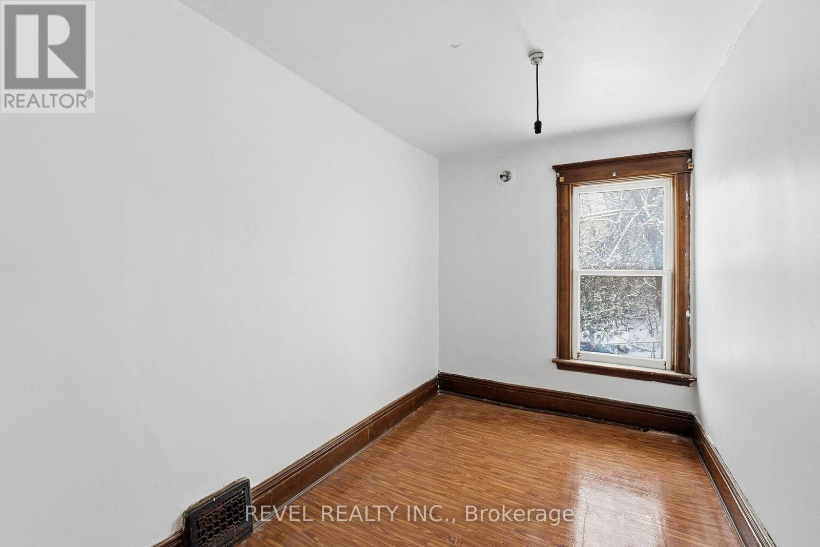 535 Park Street N, Peterborough (Town Ward 3), Ontario  K9H 4R6 - Photo 15 - X12657148