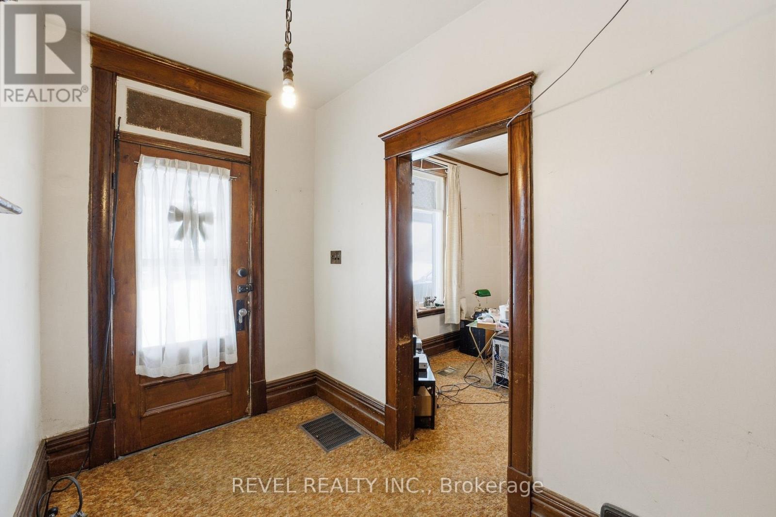 535 Park Street N, Peterborough (Town Ward 3), Ontario  K9H 4R6 - Photo 6 - X12657148