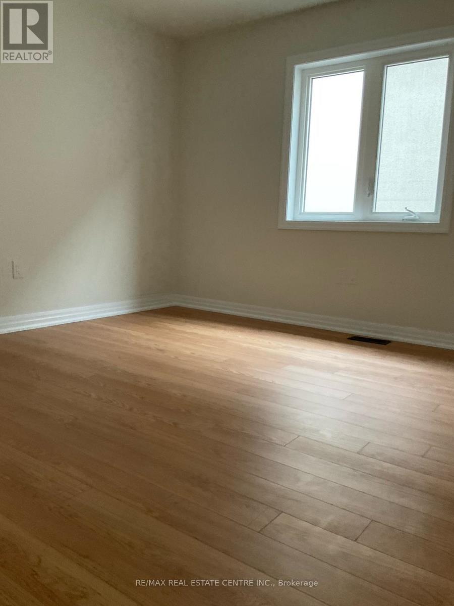 19 Northrop Avenue, Clarington (Newcastle), Ontario  L1B 1G9 - Photo 11 - E12659488